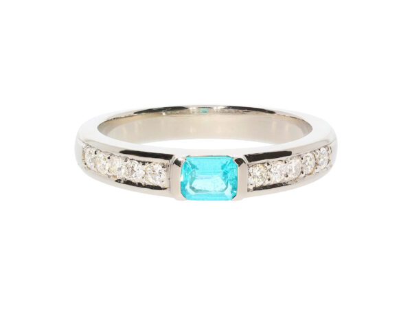 R2491-Pt-AJJ Ring aus Platin mit rechteckigem, brasilianischem Paraiba Turmalin von 0,285ct. Ringschiene besetzt mit 20 Brillanten von insegsamt 0,25ct Tw-vs
