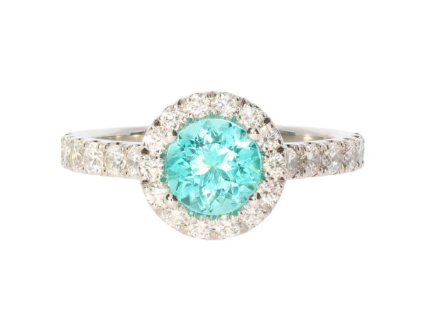 R2489-Pt-MDJJ Ring aus Platin mit rundem, afrikanischem Paraiba Turmalin, mit einem Durchmesser von 6,15mm und 0,98ct, eingefasst in Brillanten, Ringschiene halb besetzt mit Brillanten, insgesamt 26 Stück, 0,64ct Tw-if