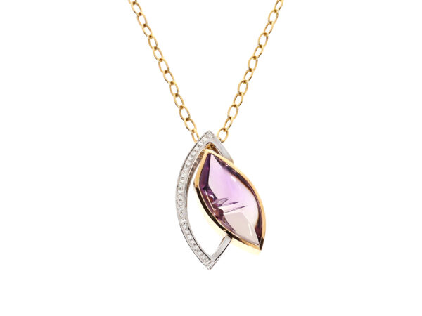 H2560-7RoW-OEES Anhänger mit Ametrin Navette, modern geschliffen, gefasst in Roségold 750/- und 25 Brillanten von zus. 0,25ct Tw-vs, gefasst in Weißgold 750/-