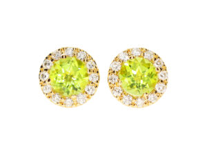 OR-961-7G-P-KAO Ohstecker in Gelbgold: 2 runde Peridots, 5mm von insgesamt 1,17ct, umrandet von 24 Brillanten Tw-vs von insgesamt 0,28ct