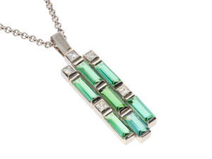 H2581-7Pt-OMPA sehr eleganter Platinanhänger aus 7 symmetrisch gefassten Turmalin Baguettes von insgesamt 3,38ct und 5 Diamant Princess von insgesamt 0,34ct Tw-vs